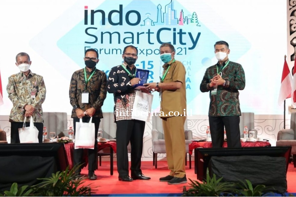 Danny Sebut Smart City Solusi di Tengah Pandemi di Hadapan Walikota se Indonesia