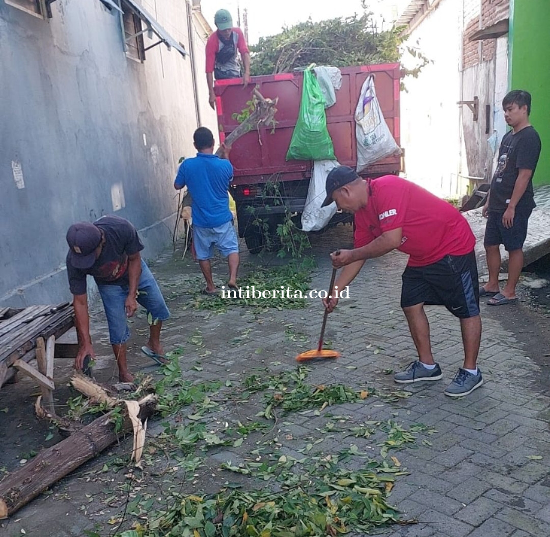 Warga Ketilang Dua Bontobontoa Kompak Melakukan Kerja Bakti